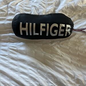 Tommy Hilfiger lightweight packable puffer jacket. Size large color black.